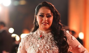 هند عاكف ترد على مطاردتها لـ«حسين فهمي» في مهرجان القاهرة السينمائي.. ماذا قالت؟