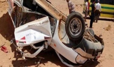 مصرع وإصابة 26  شخصًا إثر انقلاب سيارة محملة بالعمال أعلى الطريق الصحراوي الغربي