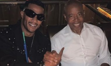 محمد رمضان يشارك صورته مع عمدة نيويورك.. ويعلق:«بشيش معاه.. نمبر 1 في المدينة»