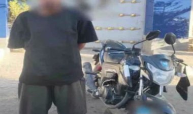 خلاف على أولوية المرور ينتهي بتحطيم سيارة.. ضبط قائد دراجة نارية بالإسكندرية
