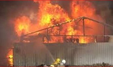 حريق فى مخازن قطع غيار سيارات بمنطقة التوفيقية بالأزبكية