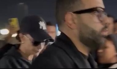 غادة عبد الرازق تقدم واجب العزاء لـ مي عمر في وفاة والدها