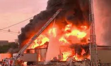  نشوب حريق فى  مصنع أحذية بمنطقة مؤسسة الزكاة بالمرج