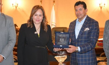 وزير الرياضة يلتقي رئيس الاتحاد الافريقي للكرة الطائرة