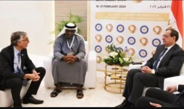 وزير البترول يستعرض مع توتال خططها لتوزيع وتسويق الوقود