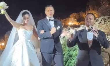 عاصي الحلاني يغني لابنته دانا في حفل زفافها على آلان سعد