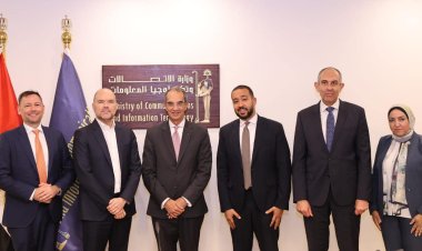 وزير الاتصالات يشهد توقيع اتفاقية تجارية لتعزيز حركة البيانات الدولية