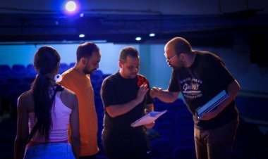 بالصور| بروفات مسرحية «جسم وأسنان وشعر مستعار» استعداداً لعرضها في كوريا الجنوبية