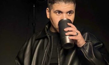 عمر كمال يبكي أثناء حديثه عن قصة حب: «حبيبتي خانتني وارتبطت بمطرب آخر»