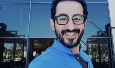 "المسرح بيجري  في دمي ".. أحمد حلمي يعلن عودته بمسرحية جديدة ويشيد بحمدي المرغني