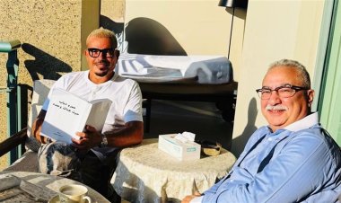 يتناول قصة حياته.. عمرو دياب في جلسة عمل مع إبراهيم عيسى بشأن مسلسله الجديد