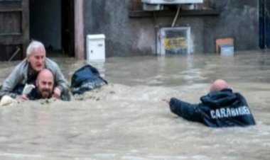 انهيارات أرضية وفيضانات بإيطاليا تؤدى لإغلاق الطرق والسكك الحديدية