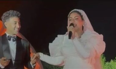 ابنة صبحي خليل تفاجئ زوجها بالغناء في حفل زفافها على أنغام مش حبيبي بس