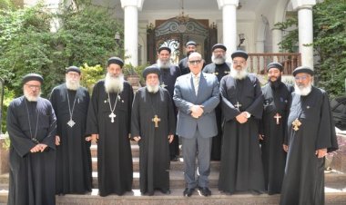 محافظ أسيوط يزور مطرانيتى ديروط والقوصية للتهنئة بعيد القيامة المجيد