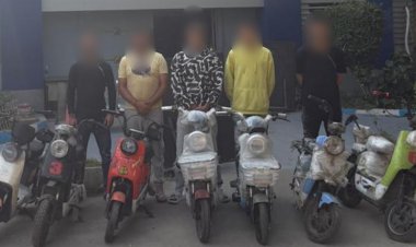 ضبط 5 أشخاص بينهم سيدة لسرقتهم سبائك ذهبية وأموال واسكوترات بمناطق التجمع والنزهة ومنشأة ناصر