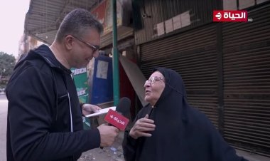 عمرو الليثي يجبر بخاطر «سيدة مسنة» ويهديها مبلغاً مالياً في «واحد من الناس»