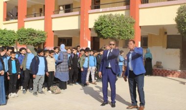 وكيل وزارة التعليم بالجيزة يتفقد مدارس الهرم