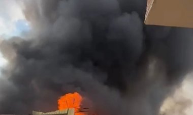 حريق يلتهم مصنع أخشاب ومخازن ديكور أفراح في النزهة الجديدة