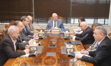 ‫وزير الزراعة يبحث كيفية الاستفادة من البحث العلمى فى مكافحة الآفات الزراعية