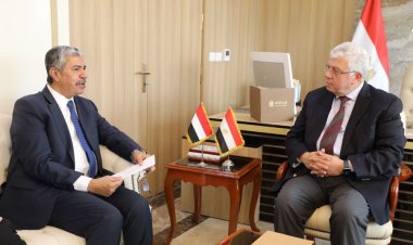 وزير التعليم العالي يناقش مع السفير اليمني بالقاهرة سُبل تعزيز التعاون