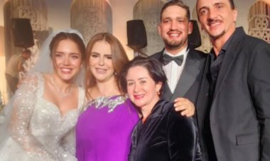 الفنانة دنيا عبد العزيز توجه رسالة تهنئة لرنا رئيس بعد حفل زفافها: حبيبتي وبنت حبيبتي 