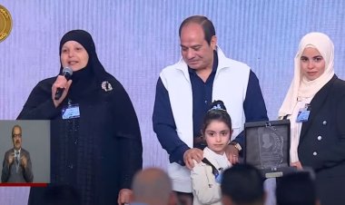 عاجل... والده شهيد تلقي قصيدة «صرخة شهيد» باحتفالية عيد الفطر المبارك