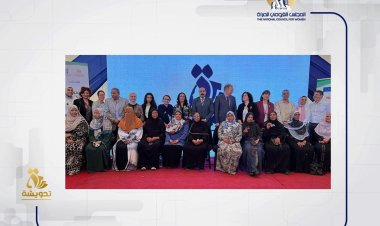 رئيس المجلس القومى للمرأة ومحافظ أسوان يتفقدان نموذج المحاكاة البنكي