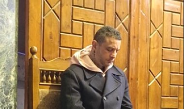 الحزن يسيطر عليه.. أول ظهور للفنان أحمد الفيشاوي من عزاء والدته سمية الألفي