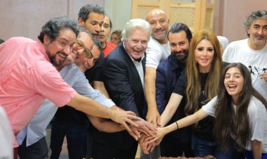 آلاء لاشين تحتفل ببدء تصوير فيلم «قصر الباشا» مع حسين فهمي