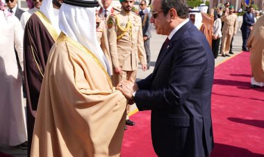 الرئيس السيسي يودع ملك البحرين بمطار القاهرة في ختام زيارته لمصر