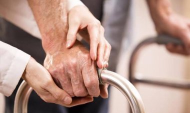 الحبس سنة.. تضامن النواب تقر مشروع قانون جديد لحماية المسنين