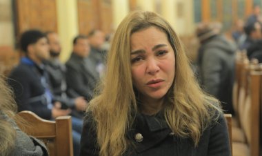 بحضور أشرف زكي وخالد يوسف عزاء والد الفنانة ألفت عمر بمسجد عمر مكرم