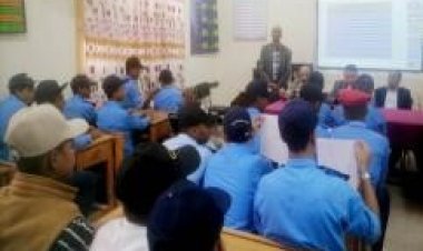 الداخلية تعقد لقاءات مع طلبة المدارس والجامعات للتوعية بمخاطر المخدرات     