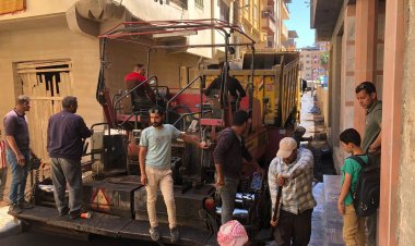 محافظ كفرالشيخ يتابع أعمال رصف شوارع منطقة المعهد الدينى في بلطيم