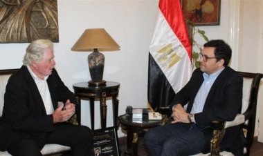 وزير الثقافة يبحث مع حسين فهمي الاستعدادات للدورة 47 من مهرجان القاهرة السينمائي