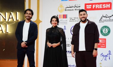 أبطال الفيلم السعودي «ثقوب» يحتفلون بعرضه بمهرجان القاهرة السينمائي