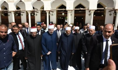 بحضور الإمام أحمد الطيب.. المئات يؤدون صلاة الجنازة على الراحل الدكتور أحمد عمر هاشم