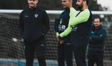 محاضرة فنية خاصة للاعبي الزمالك بفندق الإقامة في غانا