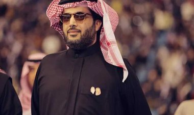 بعد فوز الهلال التاريخي أمام السيتي.. تركي آل شيخ: «هذا الهلال وصيف العالم وزعيم نص الأرض»