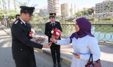 رجال الداخلية يشاركون المواطنين الاحتفال بالذكرى الـ72 لعيد الشرطة (صور)