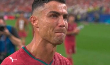 بعد هزيمة البرتغال من إسبانيا.. رونالدو يودع كأس العالم للمرة الأخيرة باكيا