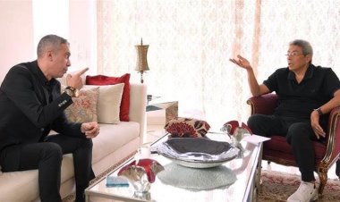 بعد اتهامه بالترويج للدجل والخرافات.. محمود سعد يلتزم الصمت أمام هجوم محمد الباز بشأن استضافة ضياء العوضي