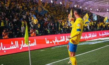 تحقيق عاجل ضد حركة «رونالدو» الـ «غير الأخلاقية» بمباراة الشباب