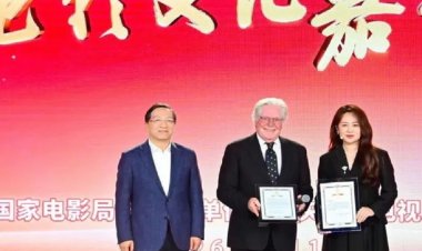 حسين فهمي يلتقي بـ"شين هاي شيونج" رئيس مجموعة الصين للإعلام