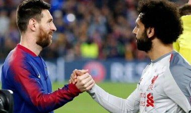 تقارير إنجليزية: ميسي يتصل هاتفيًا بصلاح لإقناعه باللعب معه لصالح إنتر ميامي الأمريكي