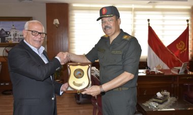 محافظ بورسعيد يبحث تعزيز التعاون مع شركة البصريات العربية العالمية