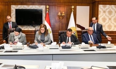 وزراء التخطيط والبيئة والتنمية المحلية يوقعون عقود مشروعات لمنظومة المخلفات الصلبة