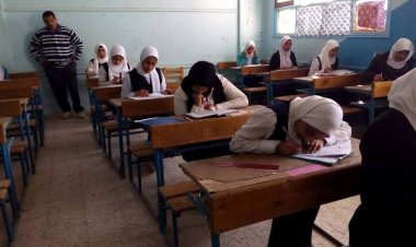 التعليم تحقق في واقعة تداول امتحاني العربي والإنجليزي للشهادة الإعدادية