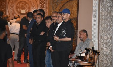 أحمد عيد ورامز جلال من بينهم..  نجوم الفن يشاركون في عزاء الفنان سيد صادق بمسجد الشرطة