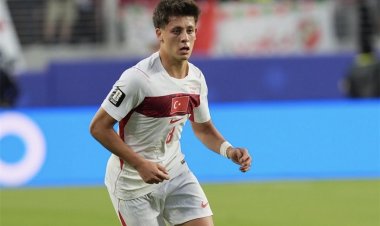أردا جولر نجم منتخب تركيا يعلق بعد توديع كأس العالم